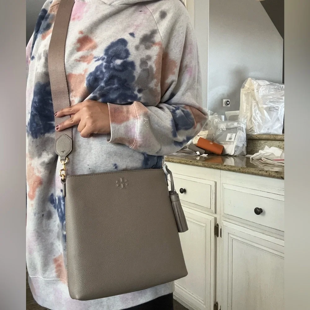 New Tory burch Thea swingpack crossbody/shoulder bag tiramisu color - Picture 11 of 11
